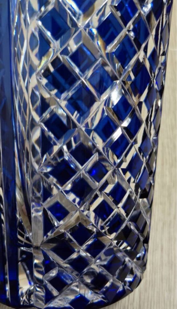 カガミクリスタル 各務硝子 矢来重紋 青色被せ切子 カットグラス 花入