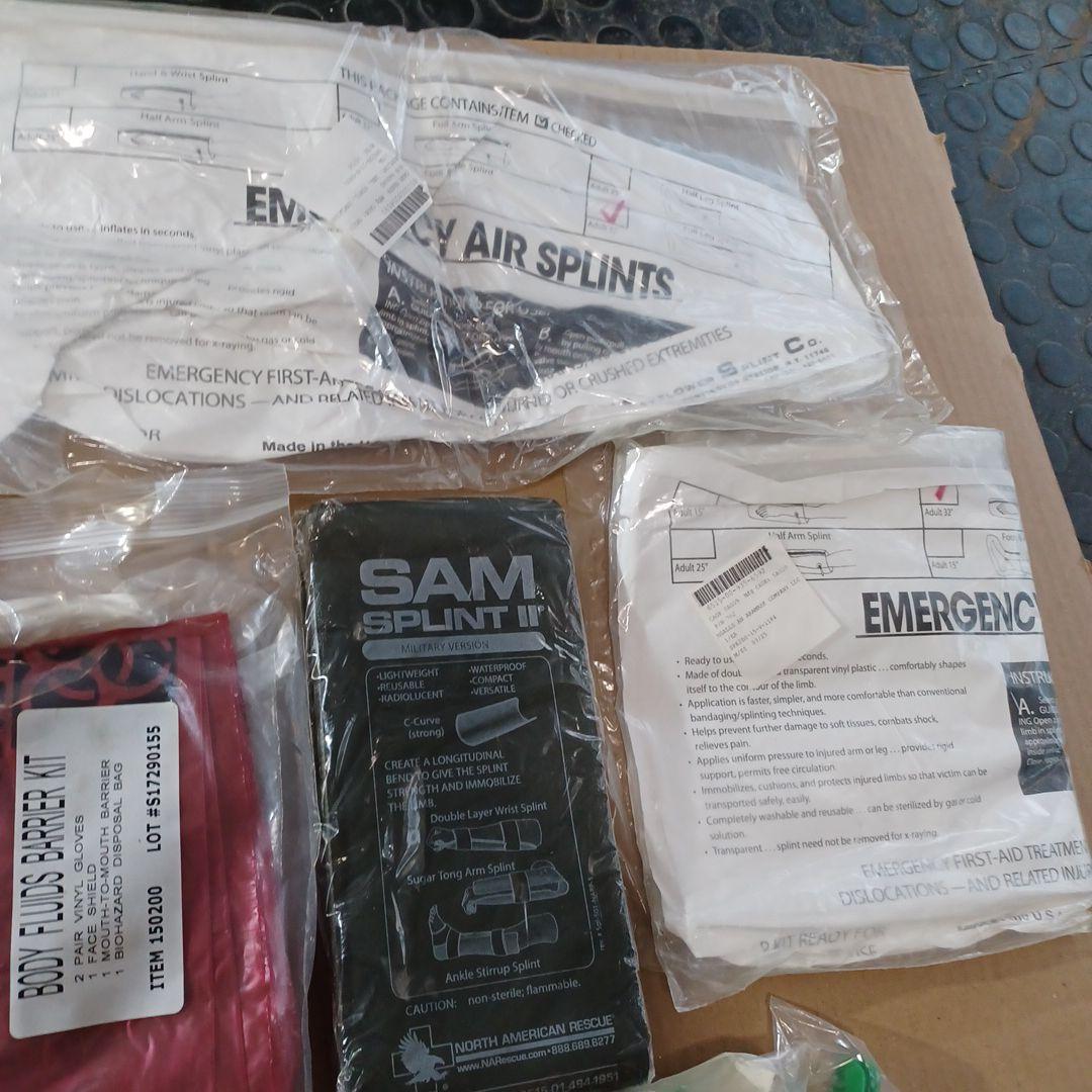 ✨送料無料　米軍　FIRST AID KID