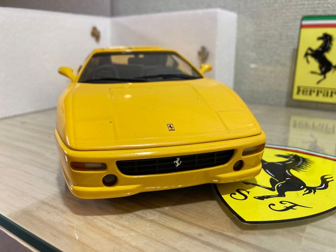 ミニカー FERRARI F 355 GTS 1:18