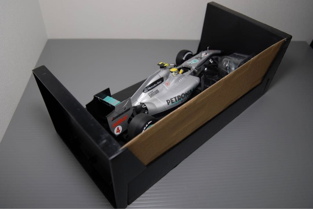 ミニチャンプス F1 メルセデスGP 1/18 ニコ・ロズベルグ ミニカー