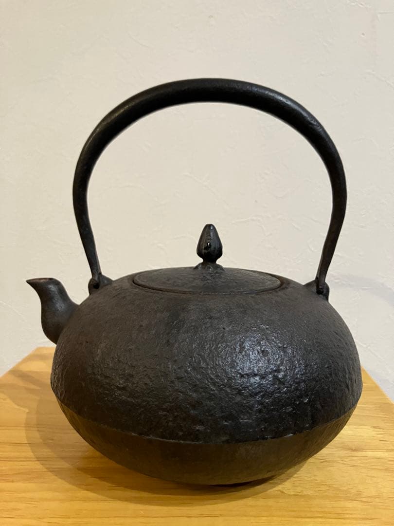 本場盛岡 薫山 南部鉄器 鉄瓶 平丸型 雲龍 1.6リットル