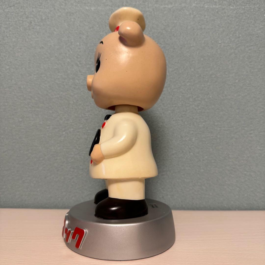 限定品【エースコック こぶた】 首振り人形 銀台座 トイズクラブ