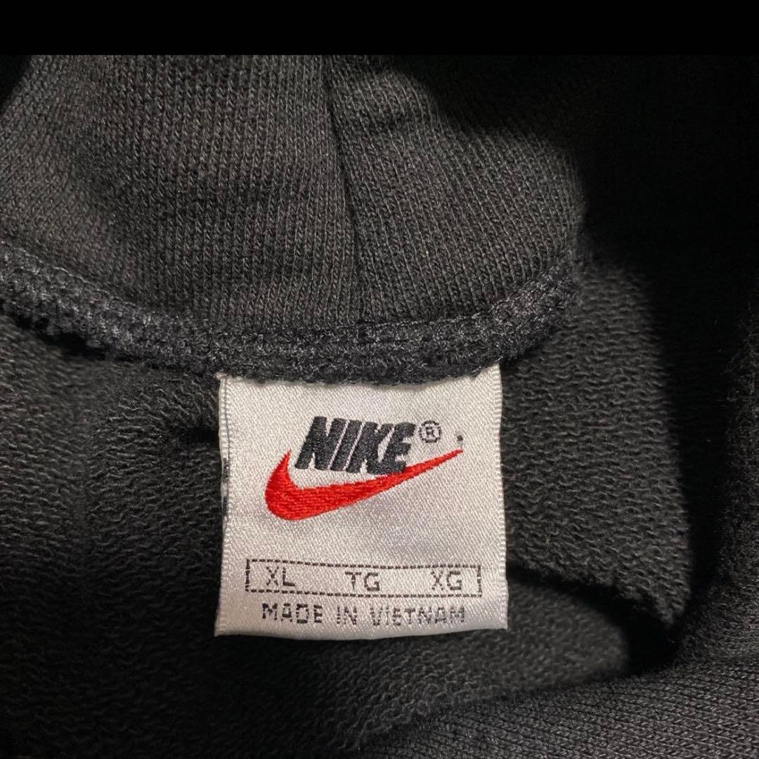 Nike ブラック ジップアップパーカー　銀タグ