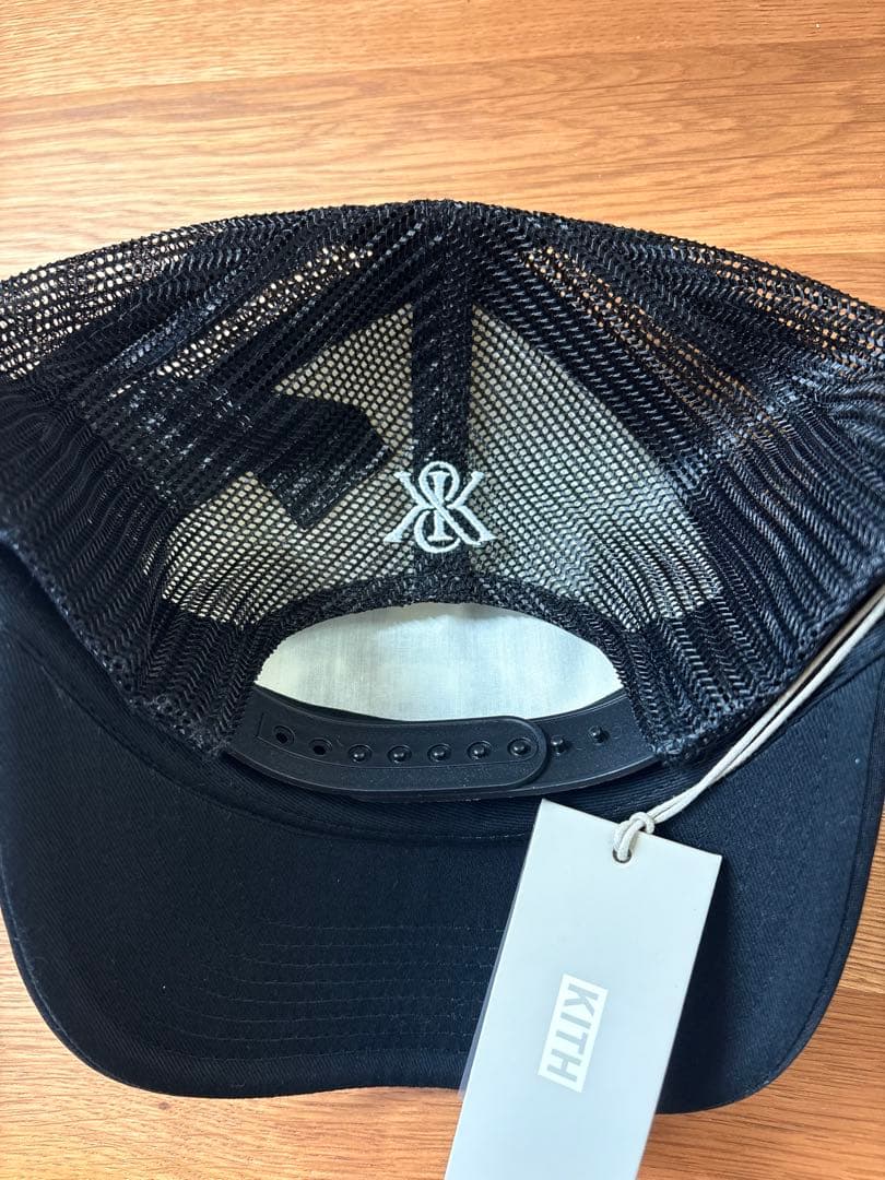 KITH トラッカーキャップ ホワイト/ブラック