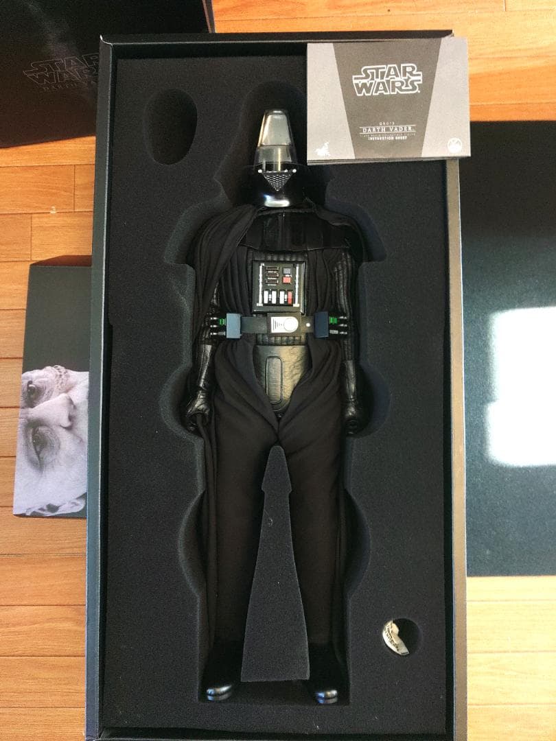 HOTTOYS　１／４スケールフィギュア　ダース・ベイダー