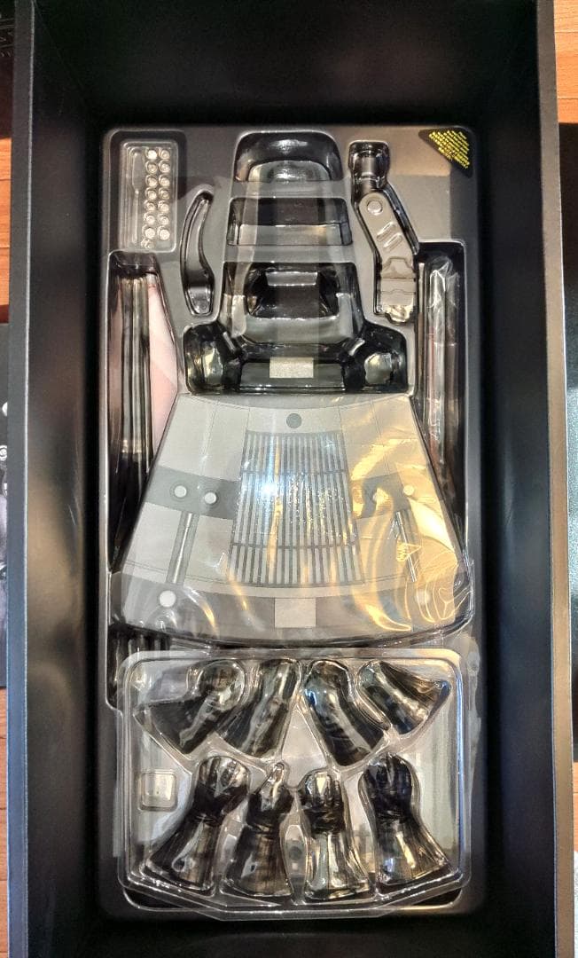 HOTTOYS　１／４スケールフィギュア　ダース・ベイダー