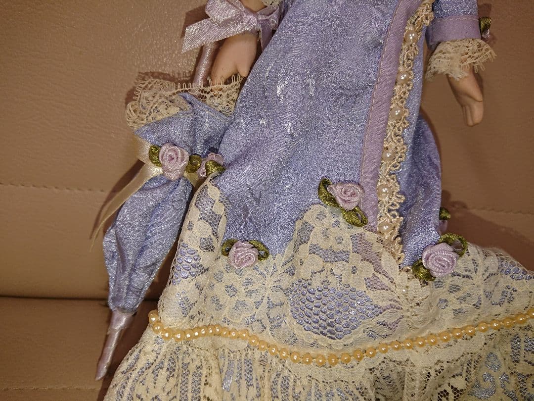海外輸入) ラベンダー色のドレス 貴婦人ドール 約30cm