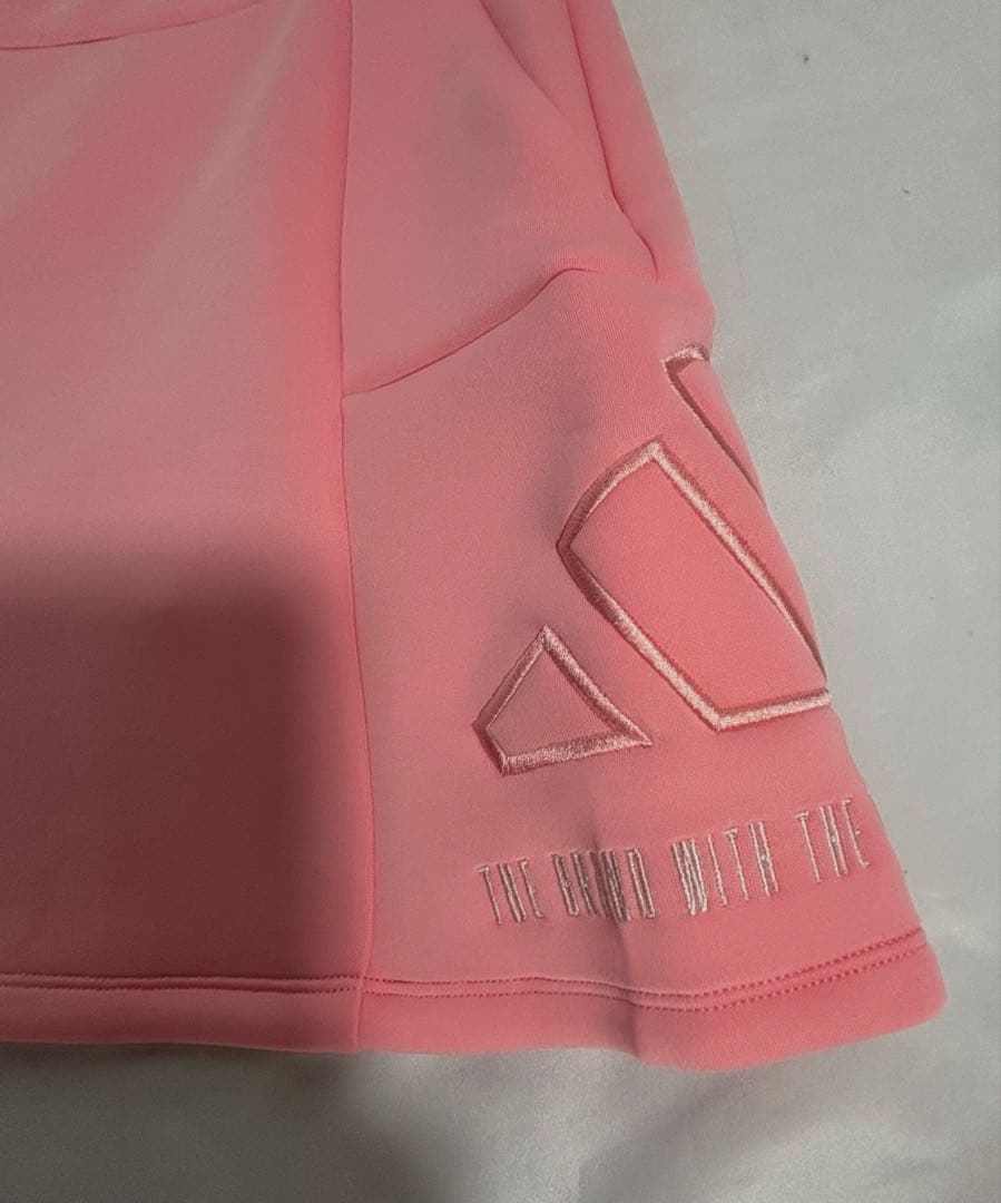 未使用アディダス ゴルフ　ダンボールニットセットアップ　フーディー　スカート