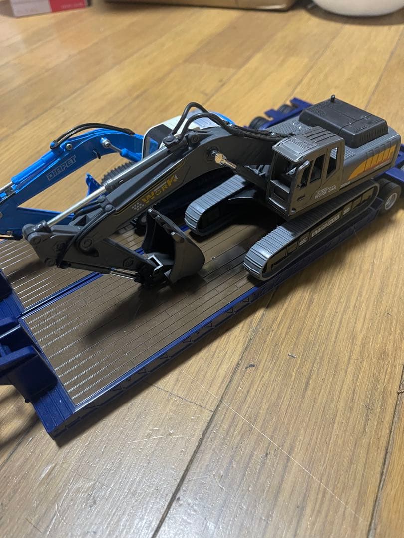 大型低床トレーラー2台　ユンボ2台