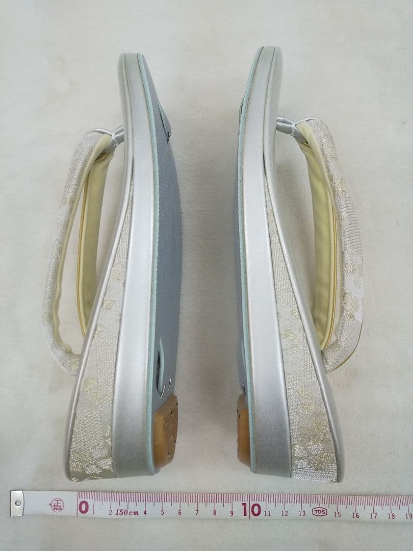 留袖、訪問着等 礼装用 金銀の市松模様の バックと 草履セット