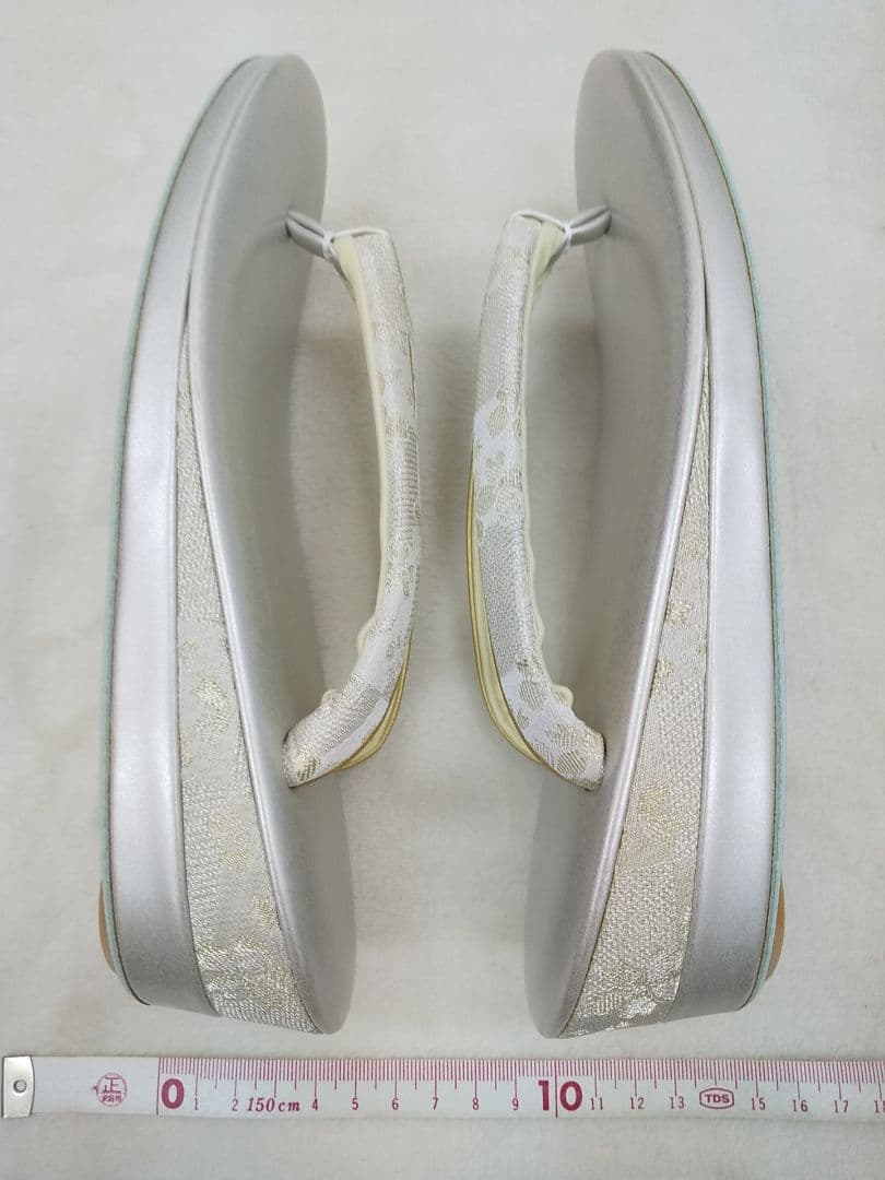 留袖、訪問着等 礼装用 金銀の市松模様の バックと 草履セット