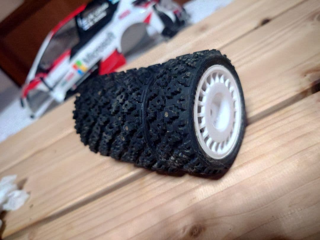 京商 FZ02 ラリーコンバージョンセット装着シャーシ　おまけボディ付き