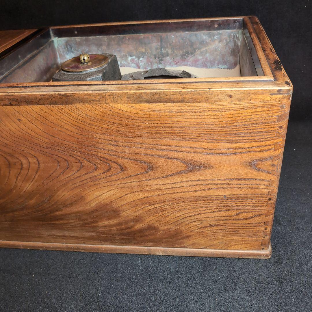 火鉢】江戸火鉢 欅の見事な木目 酒を燗できる鉄瓶と五徳が