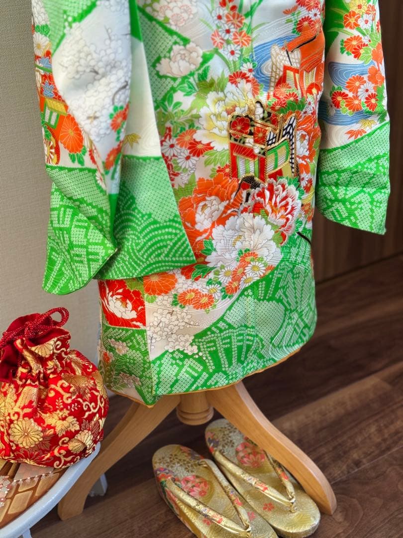 七五三に★レトロな黄緑色に御所車　疋田模様　七歳着物フルセット