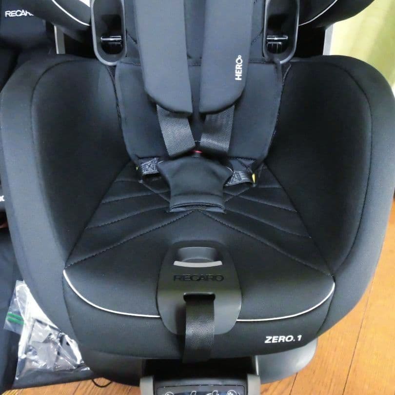 美品 RECARO レカロ ZERO1チャイルドシート R129 取り外し可能