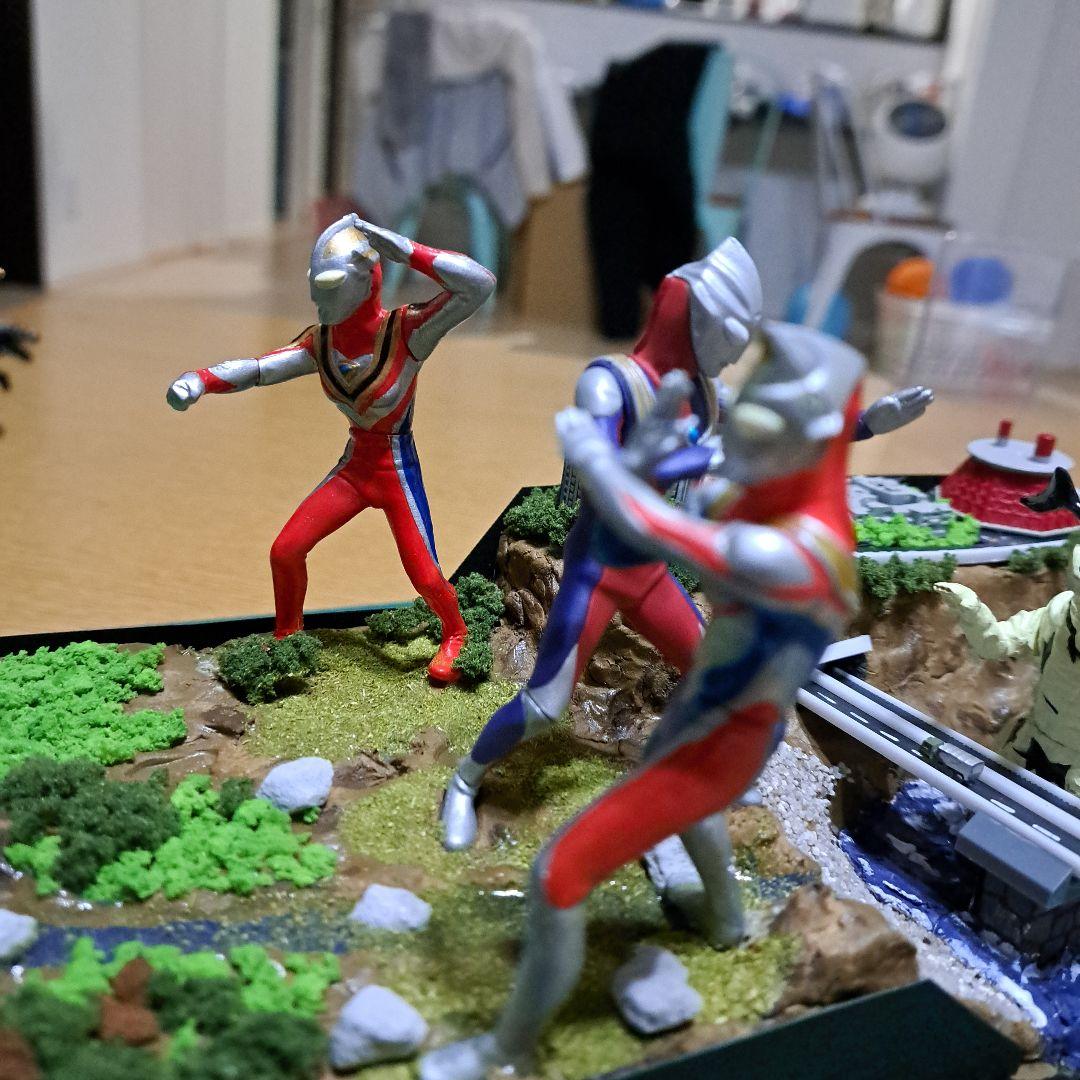 ジオラマ ウルトラマン ティガ・ダイナ・ガイア - メルカリ