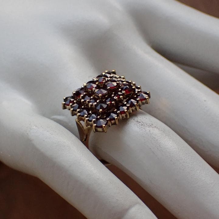 ヴィンテージ チェコ製 ボヘミアンガーネット ピラミッド型ゴールド色リング 指輪
