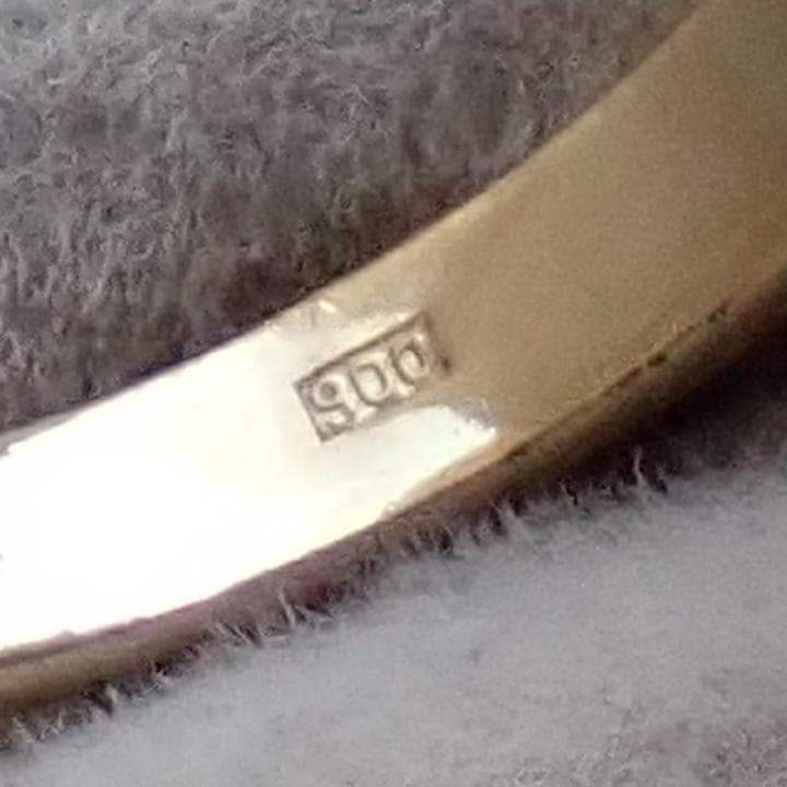 ヴィンテージ チェコ製 ボヘミアンガーネット ピラミッド型ゴールド色リング 指輪