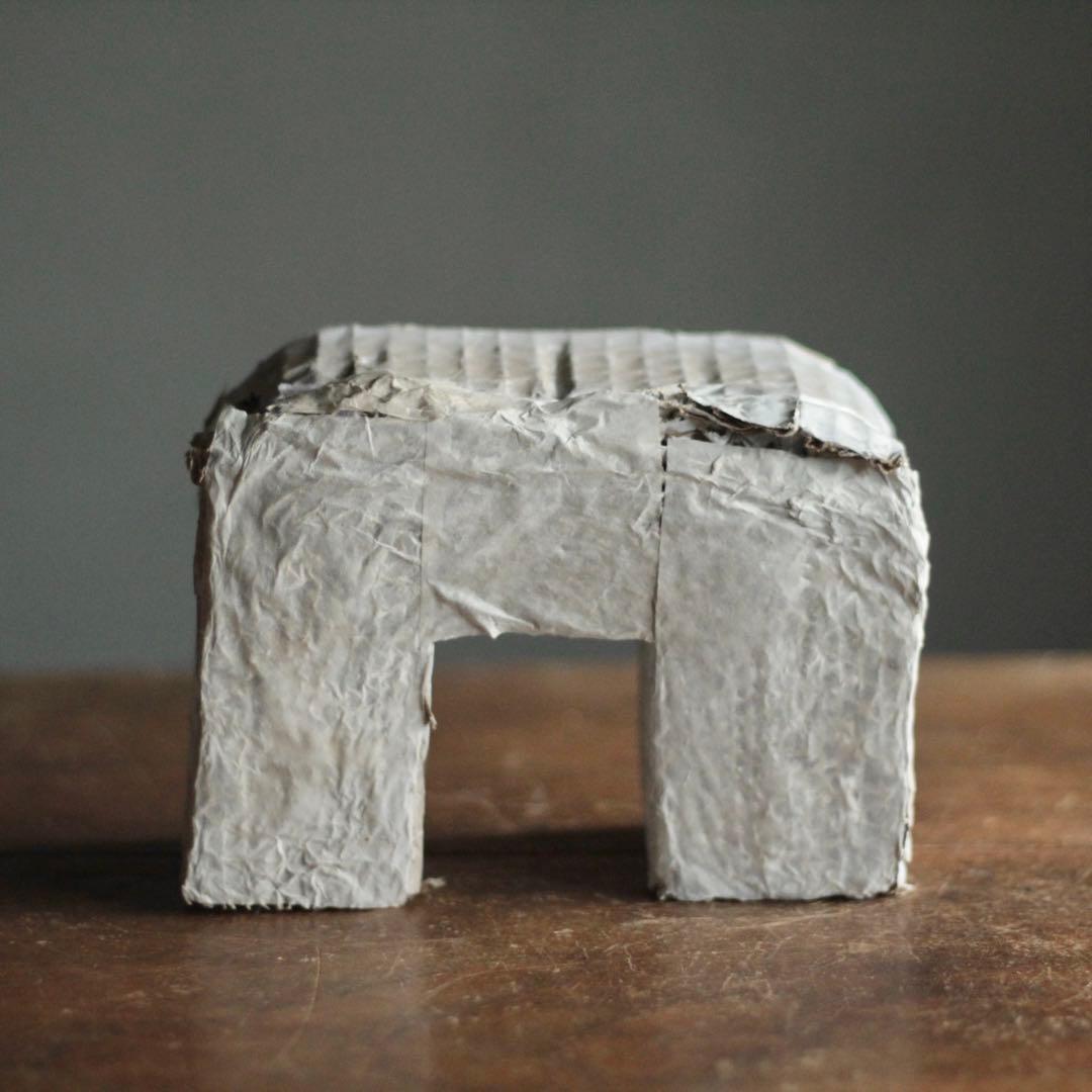 ダンボールと紙でできた 「太陽の門」 オブジェ