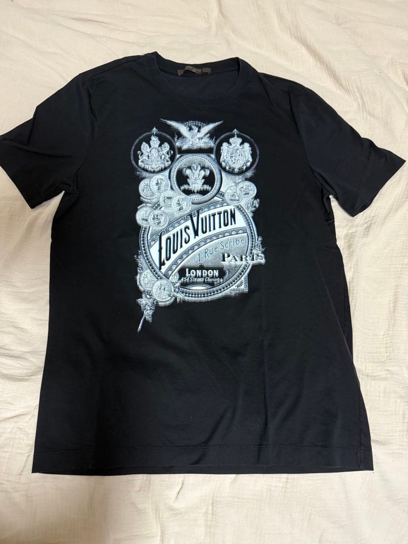は*う様 Louis Vuitton ブラック Tシャツ グラフィックプリント LOUIS VUITTON - LOUIS VUITTON ルイヴィトン Tシャツ・カットソー L