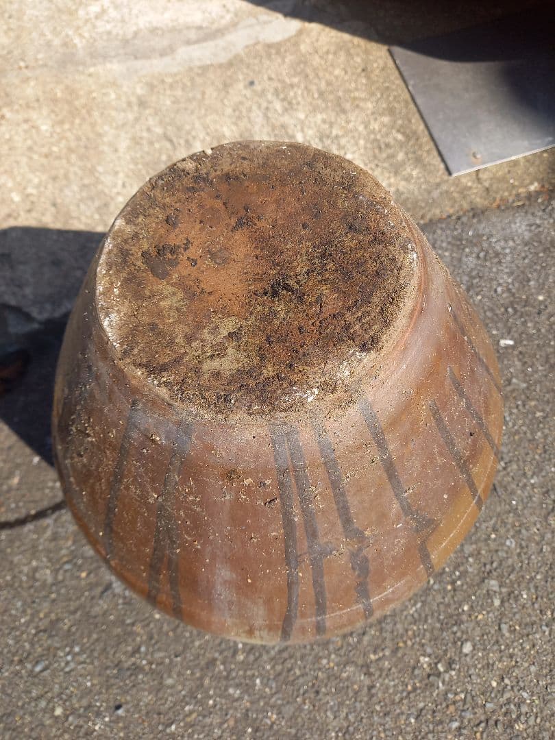 古いレア物の壺です。