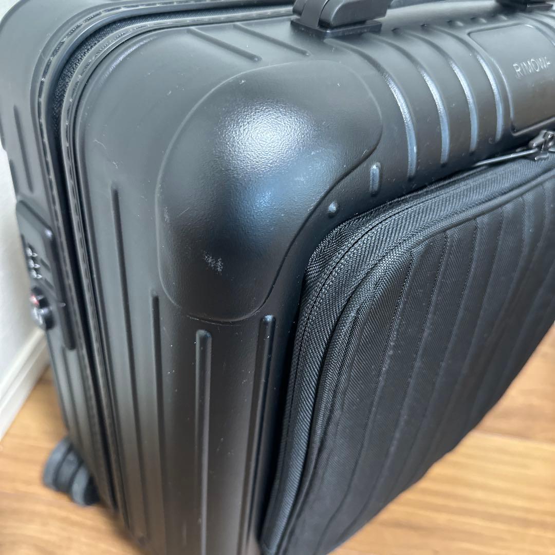 RIMOWA ESSENTIAL SLEEVEコンパクト 黒 スーツケース