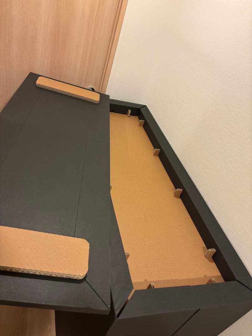 組み立てダンボールの展示台(マット黒)