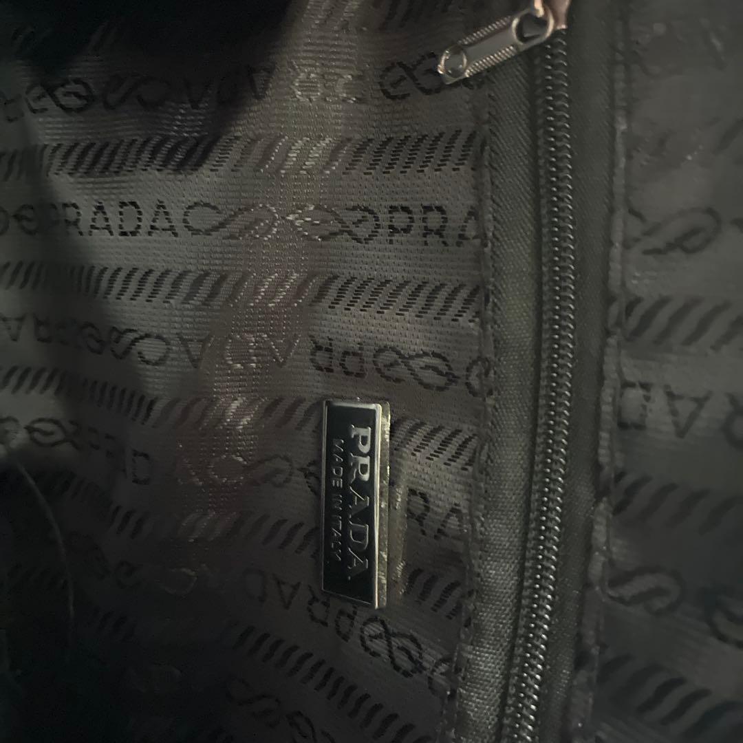 PRADAブラックレザーショルダーバッグ