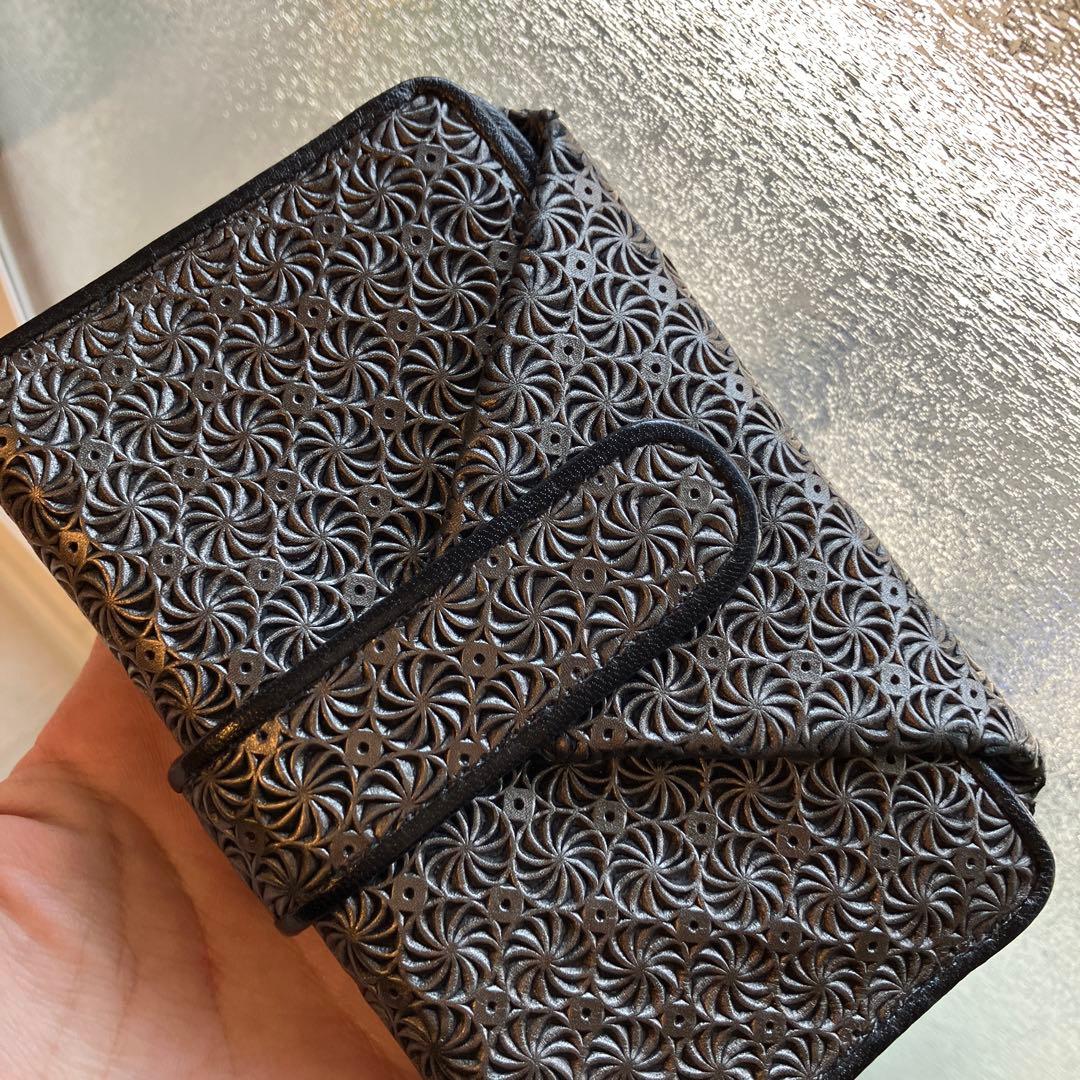 ま*お様 ハヤシヒロコ　ジラソーレ　財布　ブラック　 ミニモ