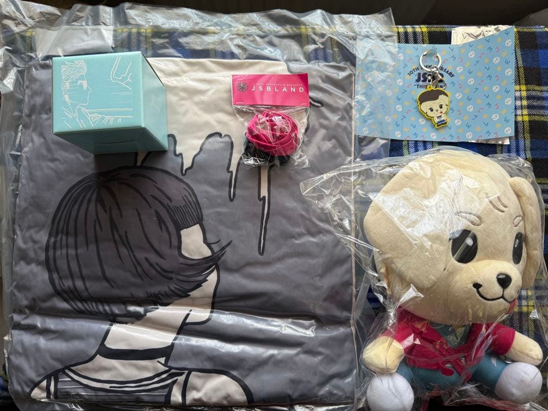 岩田剛典 グッズまとめ売りA - メルカリ