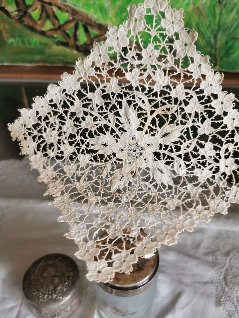 1800年代 キャリックマクロスレース精緻なカットワーク&ニードル刺繍