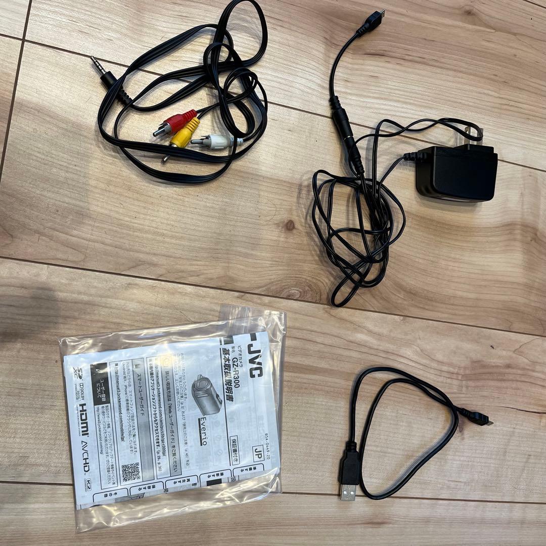 《送料込》JVCケンウッド ビデオカメラ　防水　GZ-R300-W 充電器等