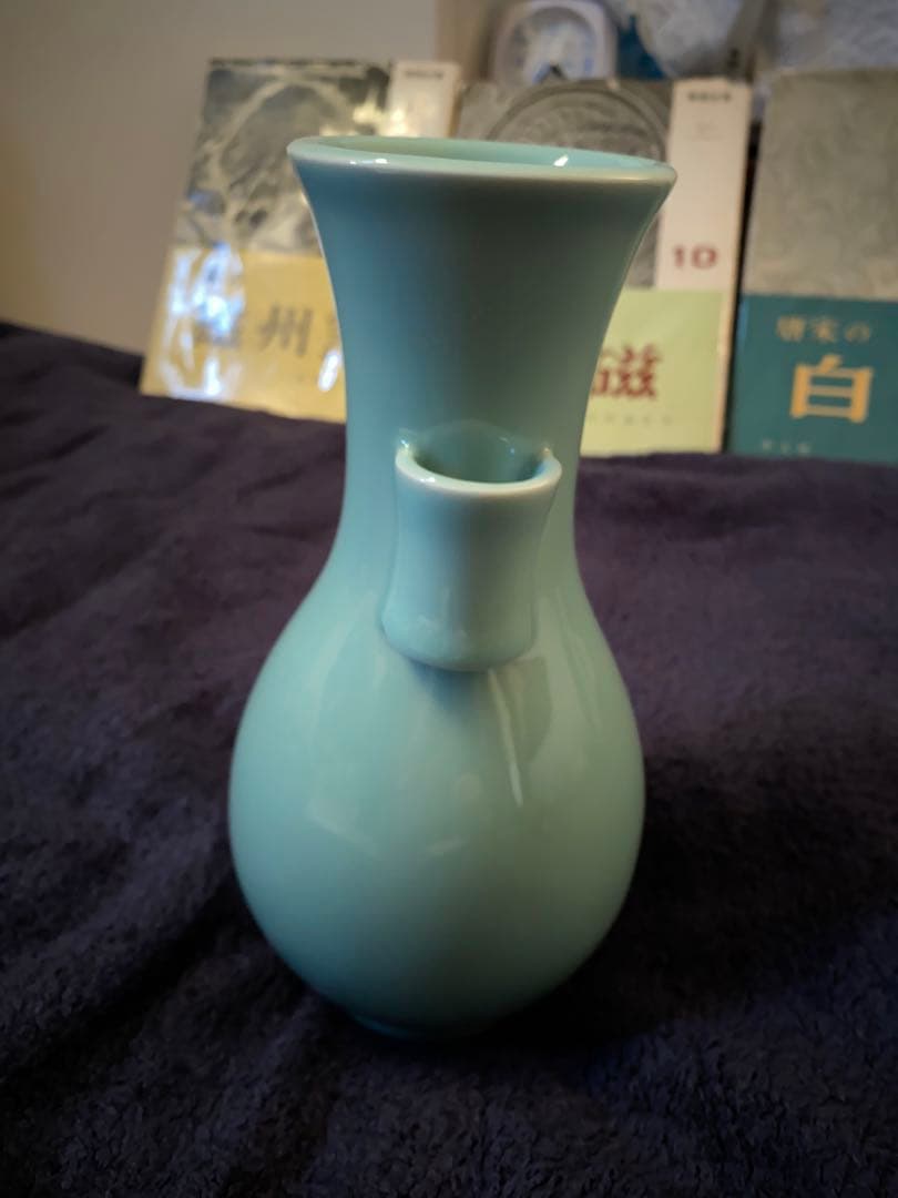 青瓷双耳花瓶、