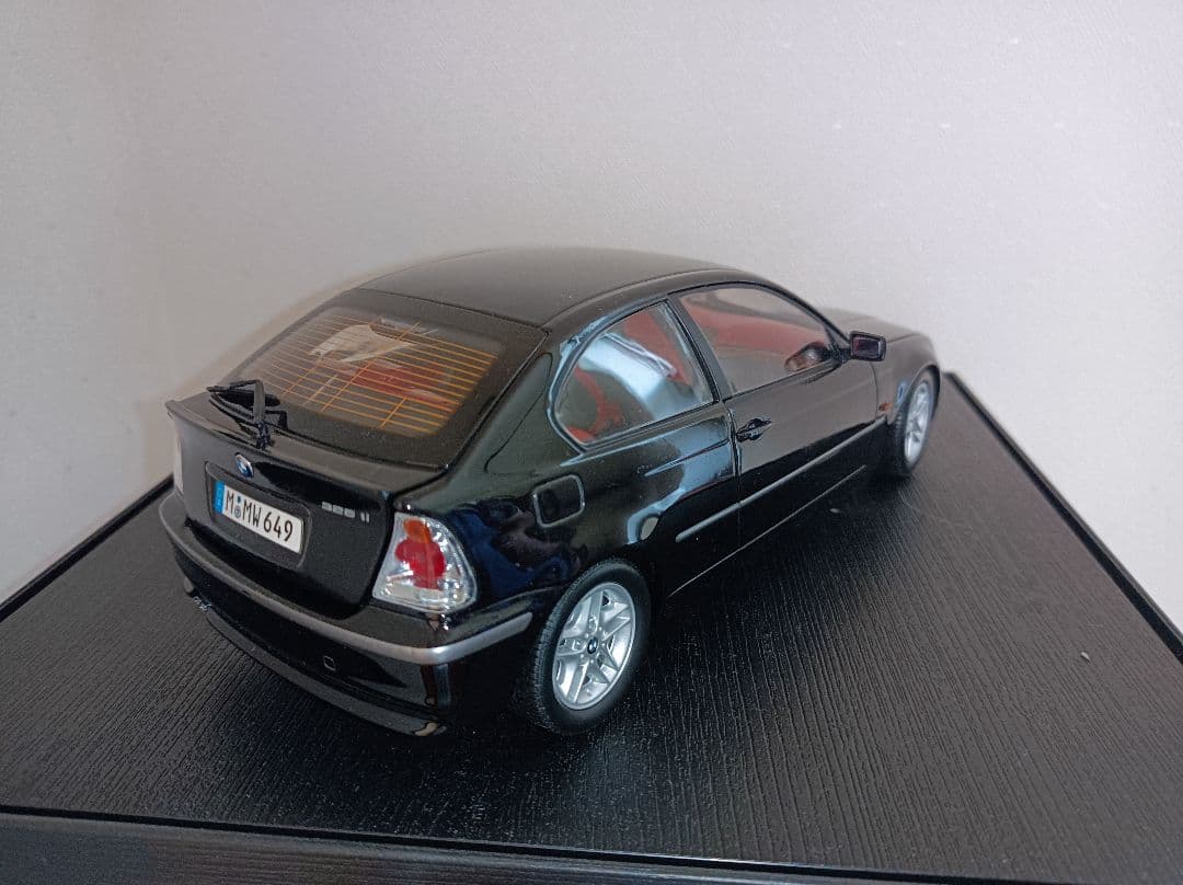BMW e46 325ti 1/18ミニカー
