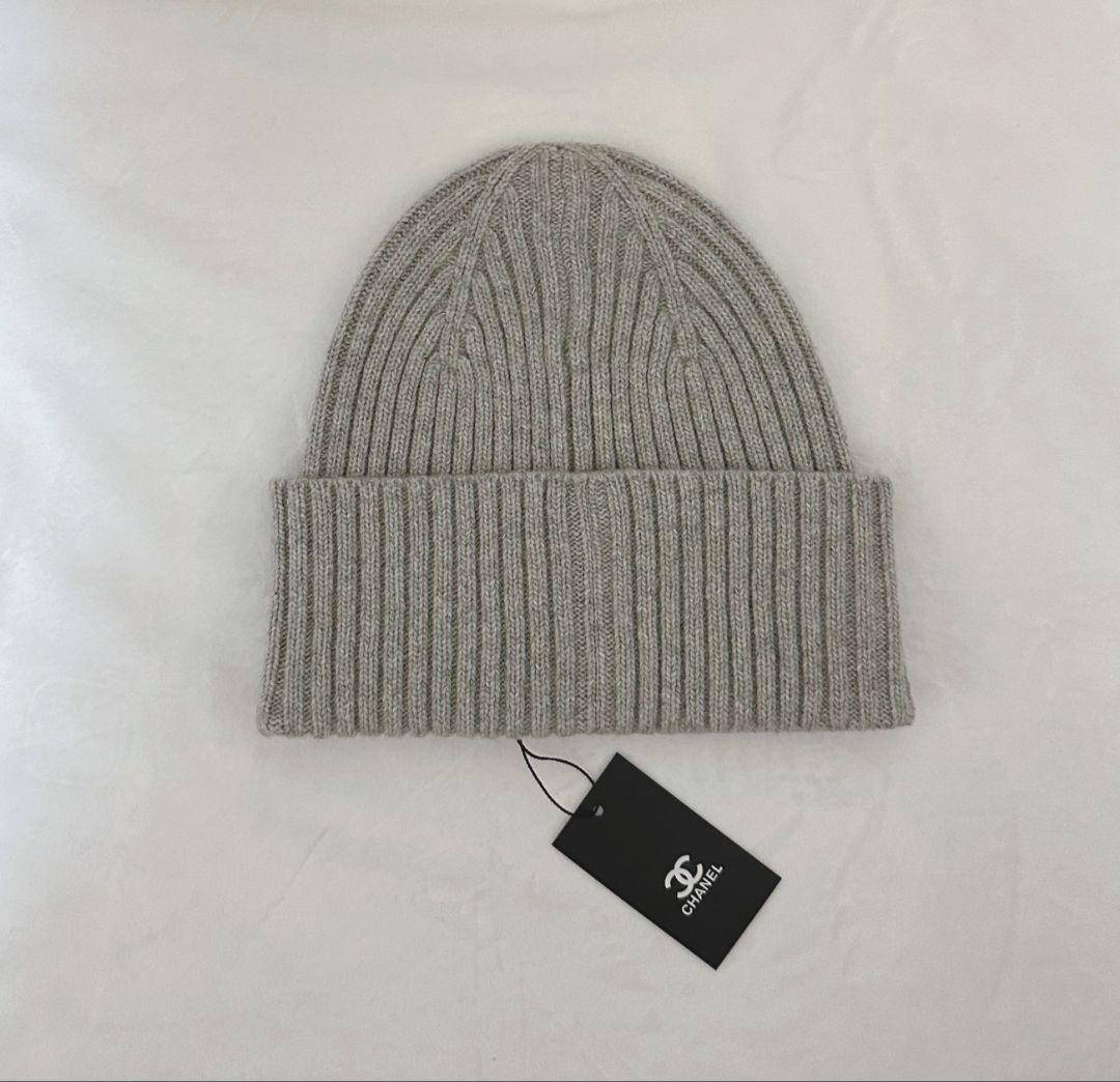 CHANEL グレー ニット帽 CCロゴ付き新品 - メルカリ