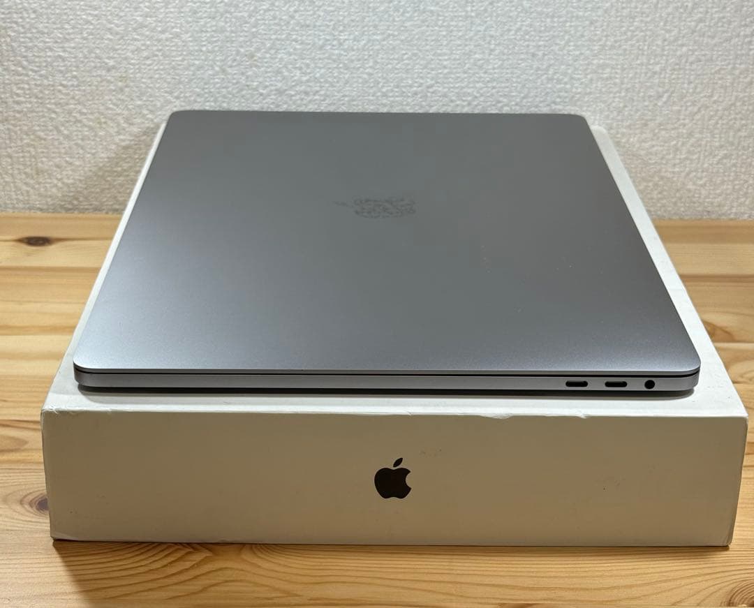 MacBook本体 MacBook Pro 15 2016 Touch Bar i7/16/250