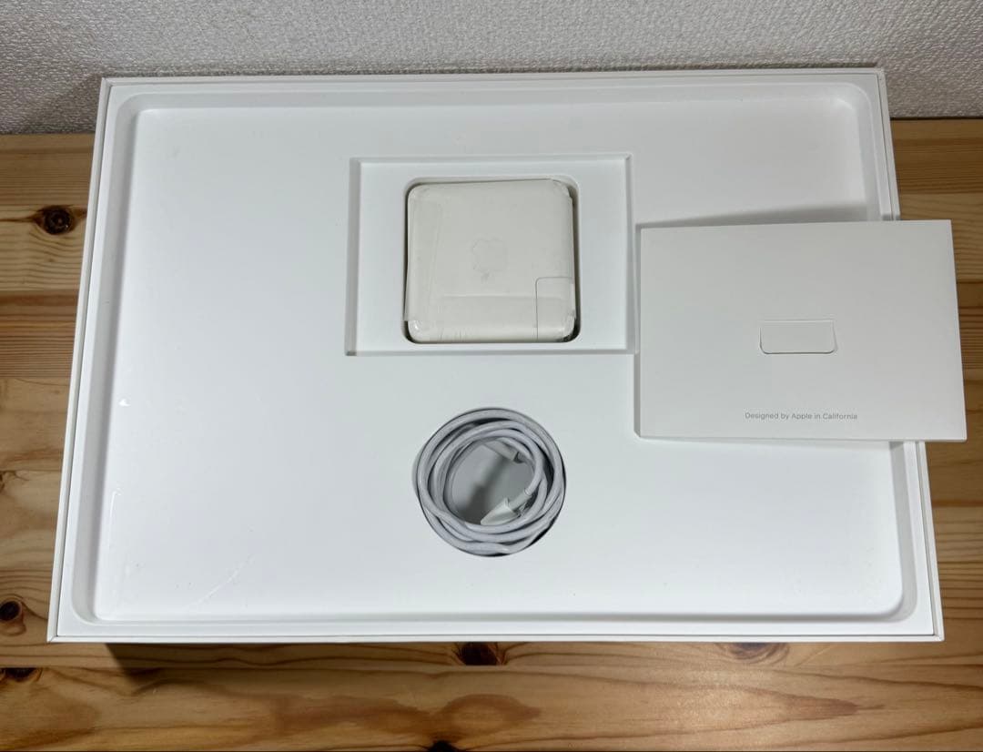 MacBook本体 MacBook Pro 15 2016 Touch Bar i7/16/250