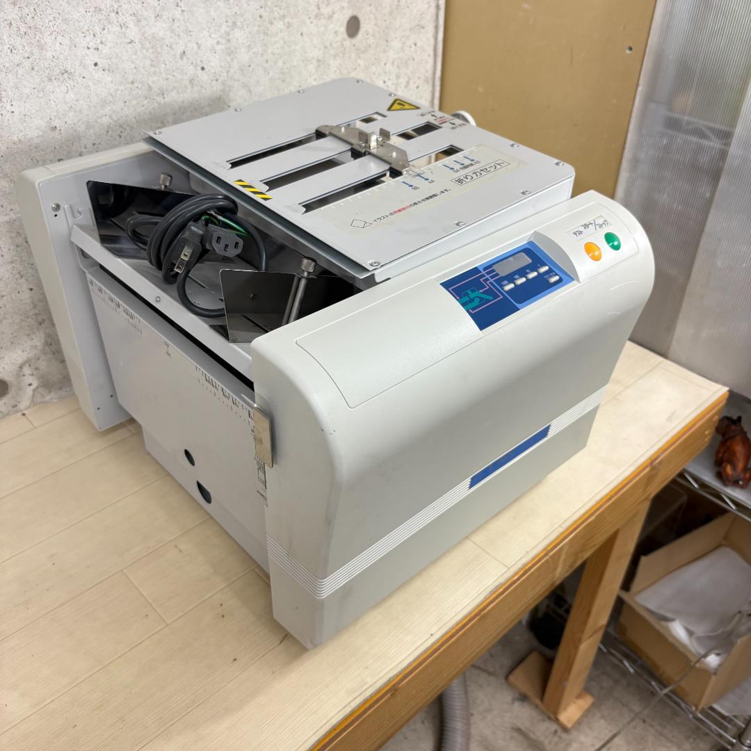 【50Hz専用】LION LF-811N 手動設定紙折機 2つ折りタイプ 折り機