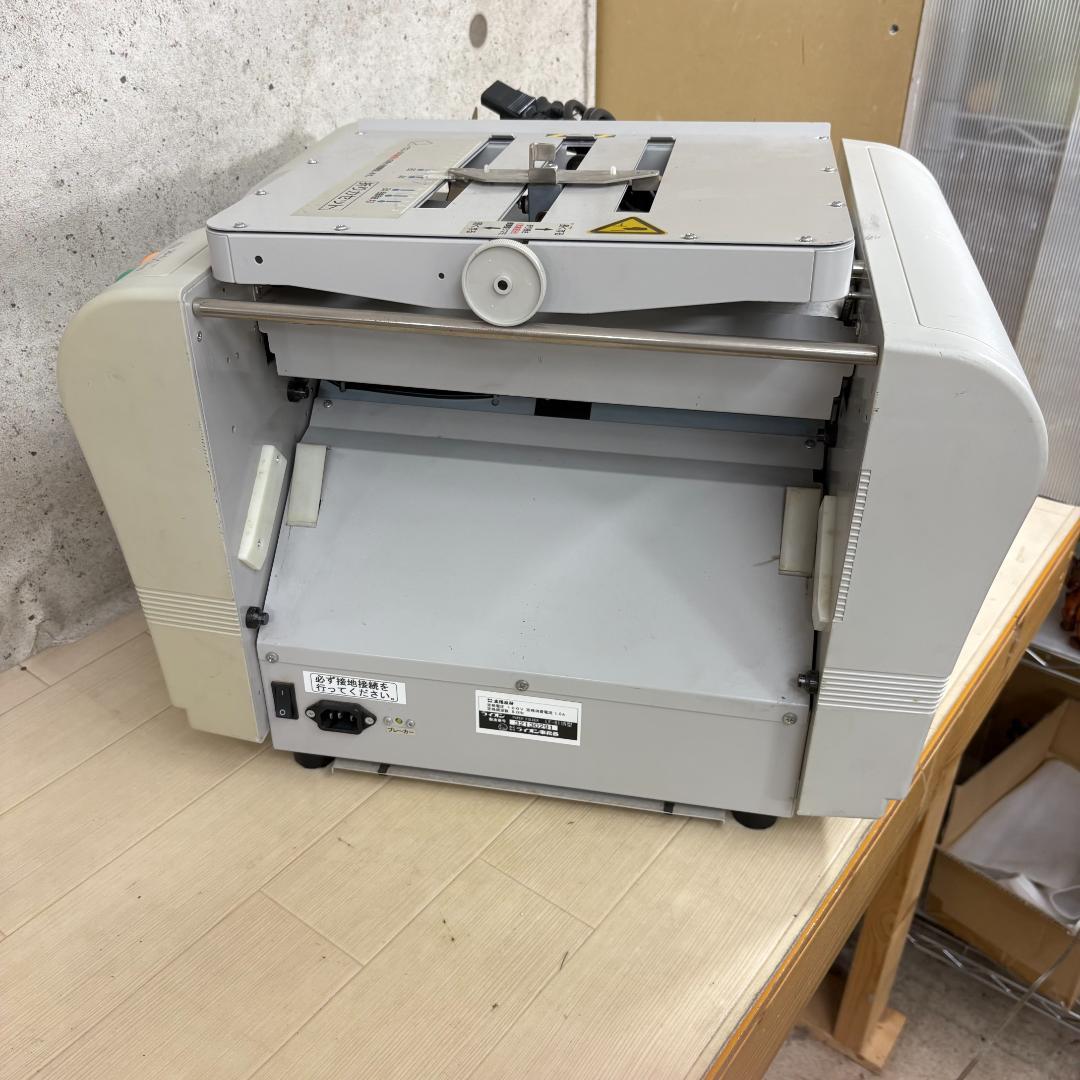 【50Hz専用】LION LF-811N 手動設定紙折機 2つ折りタイプ 折り機