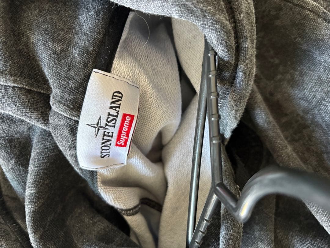 Stone  グレー フード付きパーカー