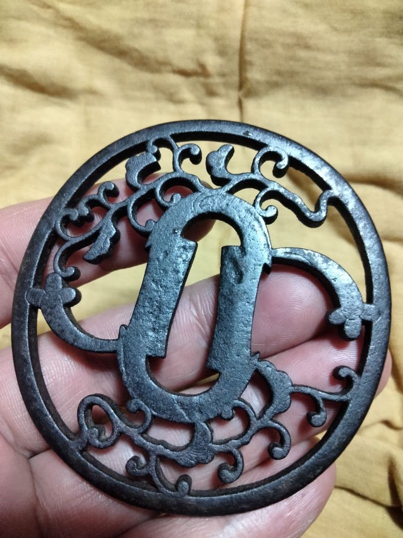 希少　鉄鍔　鐔　(忠好作　丁子透かし)　江戸時代　赤坂忠好　箱付き