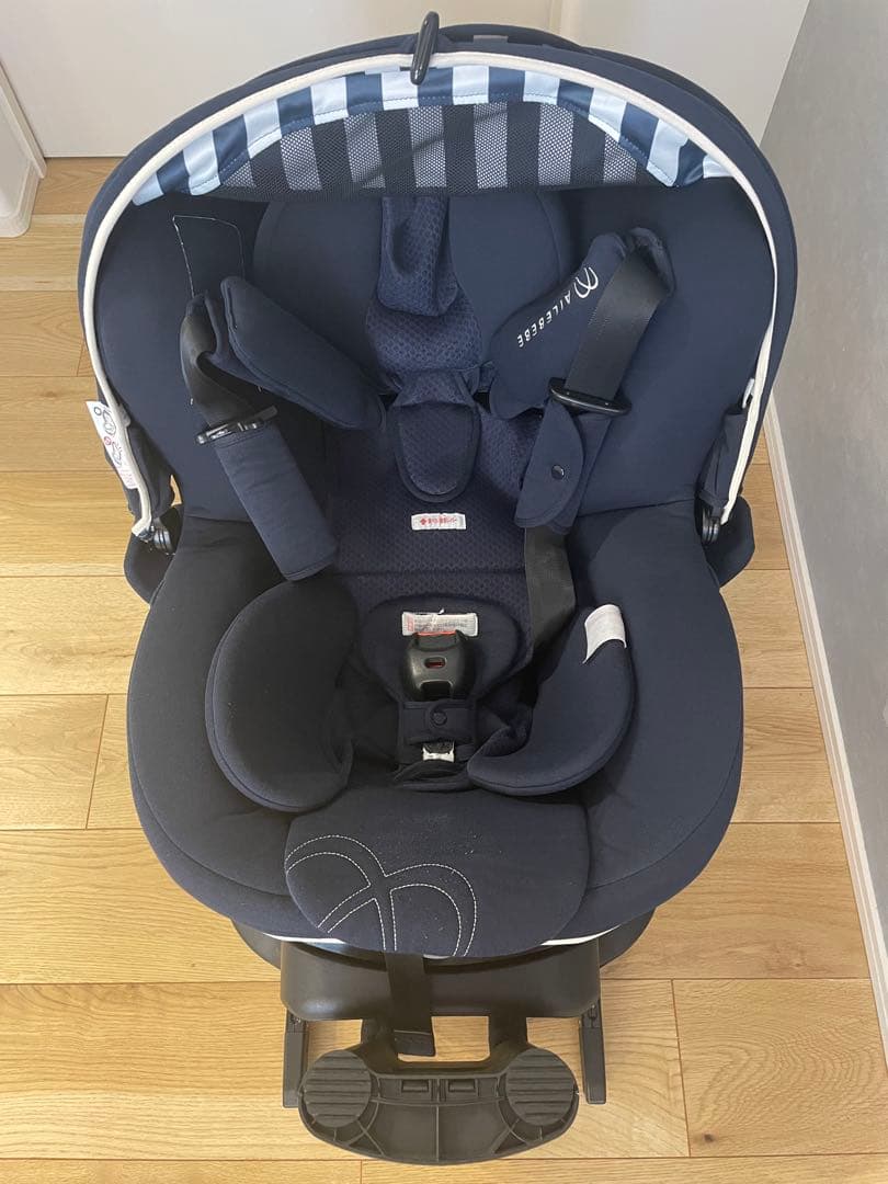 エールベベ　クルット5 oui ISOFIX ネイビー