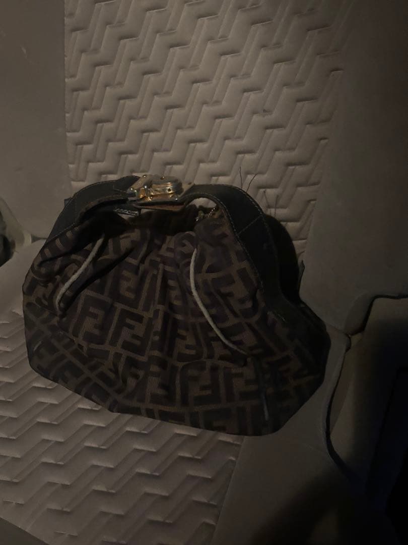 Fendi ダークブラウン ロゴ ハンドバッグ