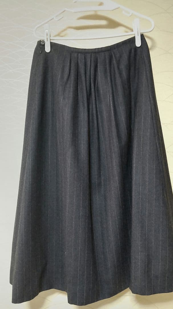 マーガレット・ハウエル　ダークグレー プリーツ スカート　Ⅱ
