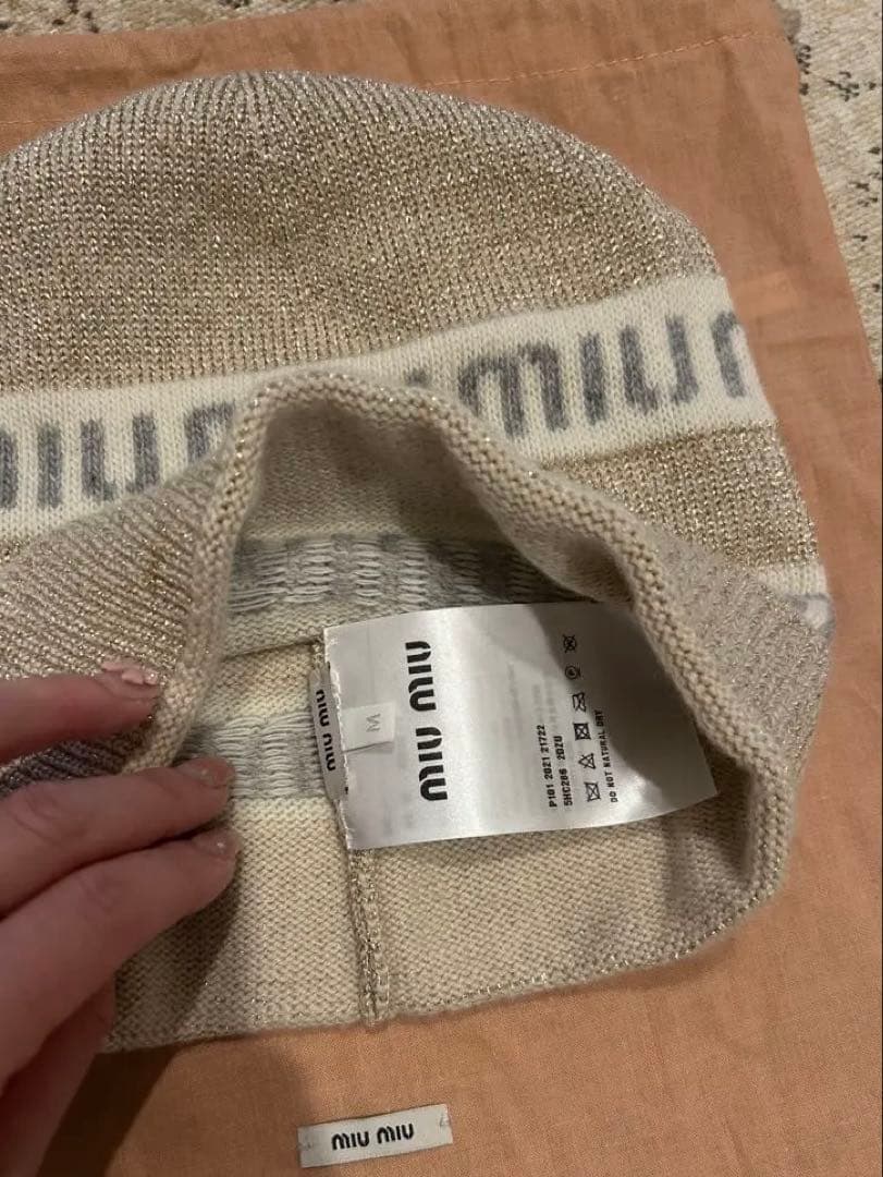 短時間着用】 MIUMIU ロゴニット帽ウォニョンsnidel celford