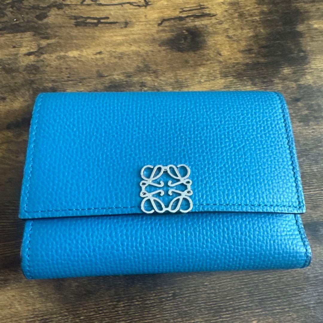 LOEWE 青 レザー 三つ折り財布 - メルカリ