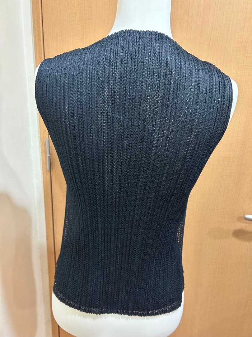 ⭐️プリーツプリーズタタミタンクトップ黒極美品⭐️