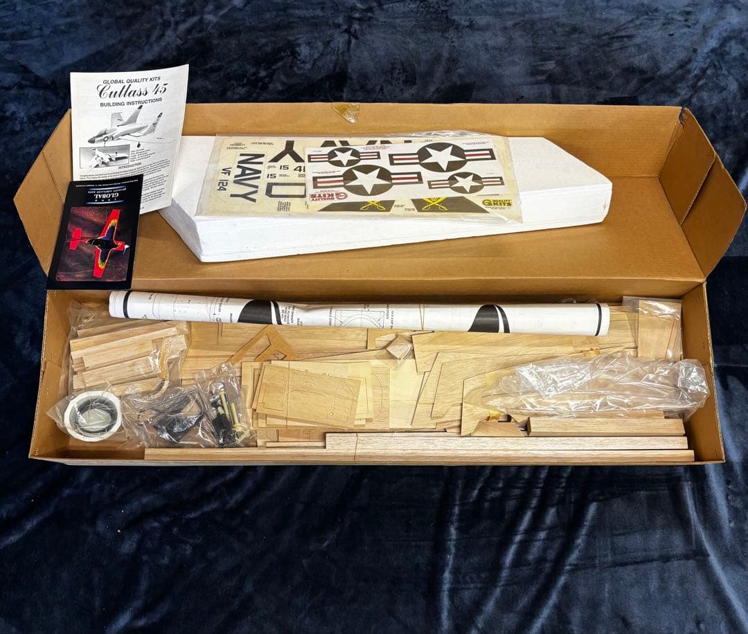 Cutlass 45 航空機モデルキット HIT-J製