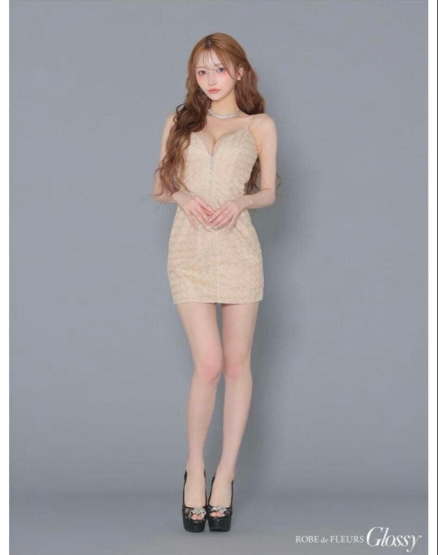 ROSE de FLEURS Glossy ベージュタイトドレス