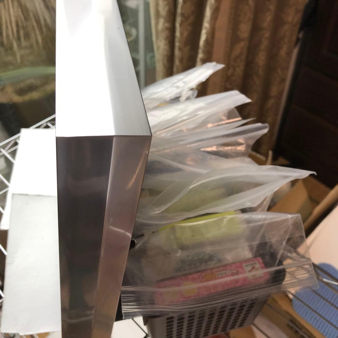 金箔 椿のアート作品